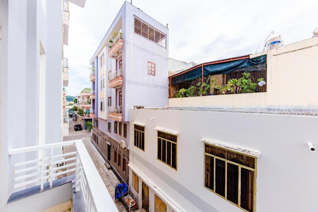 Oyo 587 Trang Long Hotel Nha Trang Exterior photo