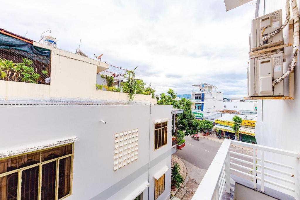 Oyo 587 Trang Long Hotel Nha Trang Exterior photo